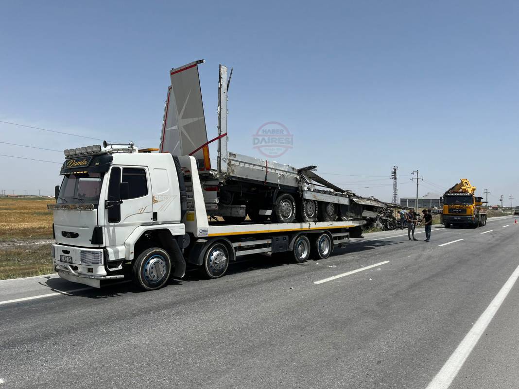 Konya’da feci kaza! TIR alev alev yandı, sürücü öldü 7